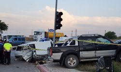 Konya'da otomobil ile kamyonet çarpıştı; karı- koca öldü, 4 yaralı