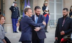 Macron: AB, Suriye'ye yönelik ‘yaptırımları kademeli olarak kaldırmaya’ devam edecek