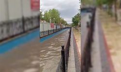 Malatya'da sağanak; altgeçitte mahsur kalan sürücüler kurtarıldı
