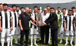 Manisaspor, şampiyonluk kupasını kaldırdı