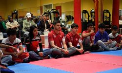 Milli boksör Hatice Akbaş, genç sporcular ile buluştu