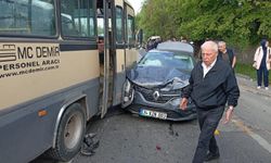 Minibüs, kırmızı ışıkta bekleyen araçlara çarptı: 14 yaralı