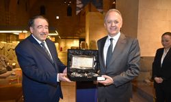 Moche kültürüne ait tarihi kolye, Peru'ya iade edildi