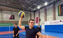 Nevşehir'de adliyenin özel bireyleri ve çiftçi kadınlar voleybol maçına çıktı