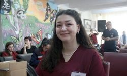 Öğrenciler ve huzurevinde yaşayanlar, teknoloji yarışmasında buluştu