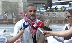 Öğretim görevlisinden Gazze için kefenli protesto