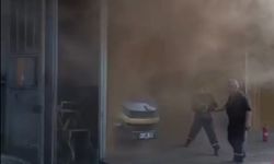 Oto kilit tamirci dükkanı ile içerisindeki otomobil yandı