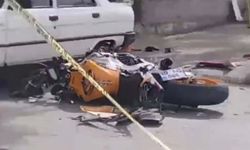 Otomobile çarpan motosikletin sürücüsü öldü; kaza kamerada