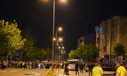Otomobilin çarptığı iki kadın hayatını kaybetti