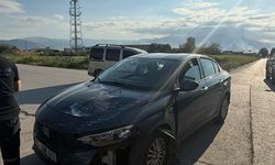 Otomobille çarpışan motosikletteki 2 kişi yaralandı; kaza anı kamerada