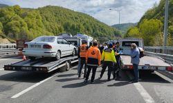 Otoyolda otomobil çekiciye çarptı: 3 yaralı