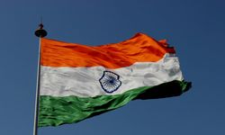 Pakistan ve Hindistan hava sahalarına yönelik yasakları bir ay uzattı