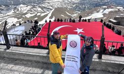 Palandöken'in zirvesinde 19 Mayıs'ı kutladılar
