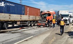 Sakarya'da 4 araçlı zincirleme kaza; 2 yaralı