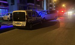 Sevgilisinden ayrılan alkollü kadın, annesini bıçakla rehin aldı