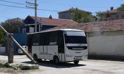Seyyar markete çevirdiği midibisüyle günde 120 kilometre yol yapıyor