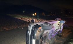 Şoför yolculara para üstü verirken minibüs şarampole yuvarlandı; 9 yaralı
