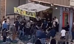 Sopalı, tekmeli ve yumruklu kavga kamerada; 4 yaralı