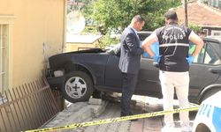 Sürücüsü fenalaşan otomobil, duvara çarptı: 1 ölü, 1 yaralı