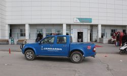 Tarlasına kurmak istediği köstebek tabancası patlayınca elinden yaralandı