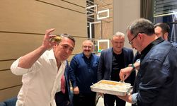 THY Euroleague Final Four final maçı öncesinde Ali Koç'a baklava ikramı