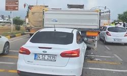 TIR’a arkadan çarpan otomobilin sürücüsü yaralandı