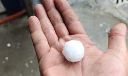 Tokat'ta dolu yağışı; bazı araçlar hasar gördü