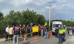 Traktörle motosiklet çarpıştı; 3 ölü