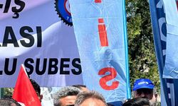 TÜRK-İŞ'ten bakanlık önünde '1 Mayıs'ı kutlaması