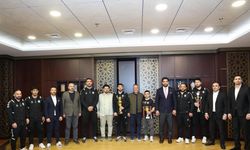 Türkiye Güreş Federasyonu Başkanı Taha Akgül, Abdurrahman Dursun’u ziyaret etti