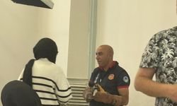 Üniversite kütüphanesinde kedi kurtarma operasyonu