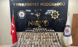 Van'da nakliye aracında 84 kilo 460 gram esrar ele geçirildi, 2 tutuklama