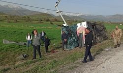 Van'da yolcu otobüsü devrildi: 28 yaralı