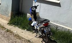 Yaralı babasıyla aynı sedyede, eldivenden şişirilen balonuyla hastaneye kaldırılan Ömer Salih, taburcu oldu