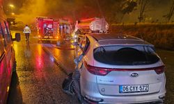 Zincirleme kazada TIR'a çarpıp alev alan otomobildeki 2 kişiyi çevredekiler kurtardı