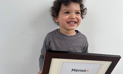 2 yaşındaki Harris-Birtill, üstün zeka seviyesiyle Mensa'ya kabul edildi