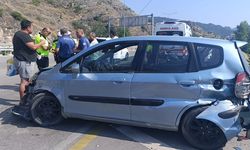 Amasya'da otomobil, demir bariyerlere çarptı: 4 yaralı
