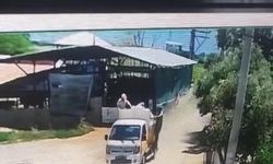 Aydın'da çöp aracından düşen işçi ağır yaralandı; o anlar kamerada