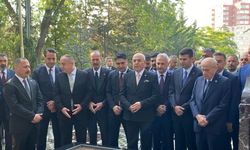 Bahçeli, Türkeş'in mezarını ziyaret etti