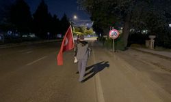 Eskişehir’den yola çıktı; bir paket un ve Türk bayrağı ile Gazze’ye yürüyor