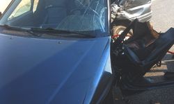 Gaziantep'te 2 otomobil çarpıştı: 1 ölü, 1 yaralı