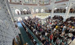 Hatay'da vatandaşlar, bayram namazı için camileri doldurdu
