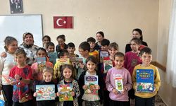 İlçenin ilk kadın muhtarı, mahallesine kütüphane kazandırdı/Ek fotoğraflar