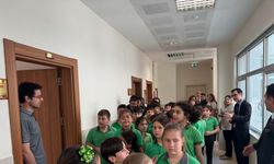 İlkokul öğrencileri adliyeyi ziyaret etti, duruşma canlandırdı