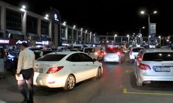 İstanbul - 15 Temmuz Demokrasi Otogarı'nda bayram hareketliliği gece de sürdü