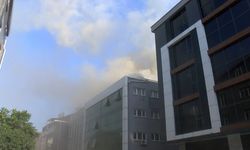 İstanbul- Bahçelievler'de iş merkezinin çatısında çıkan yangın söndürüldü / geniş haber