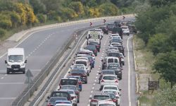 İstanbul - Bayramı İstanbul'da geçirenler sahillere ve yeşil alanlara akın etti: Şile yolunda yoğunluk oluştu