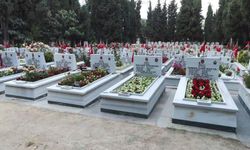 İstanbul - Edirnekapı Şehitliği'nde buruk Babalar Günü