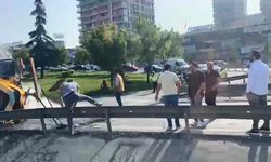 İstanbul - Küçükçekmece D-100 yan yolda beton mikseri devrildi - 2 / Ek görüntü ve fotoğrafla