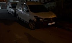 İstanbul - Pendik’te kamyonet iki araca ve binaya çarptı